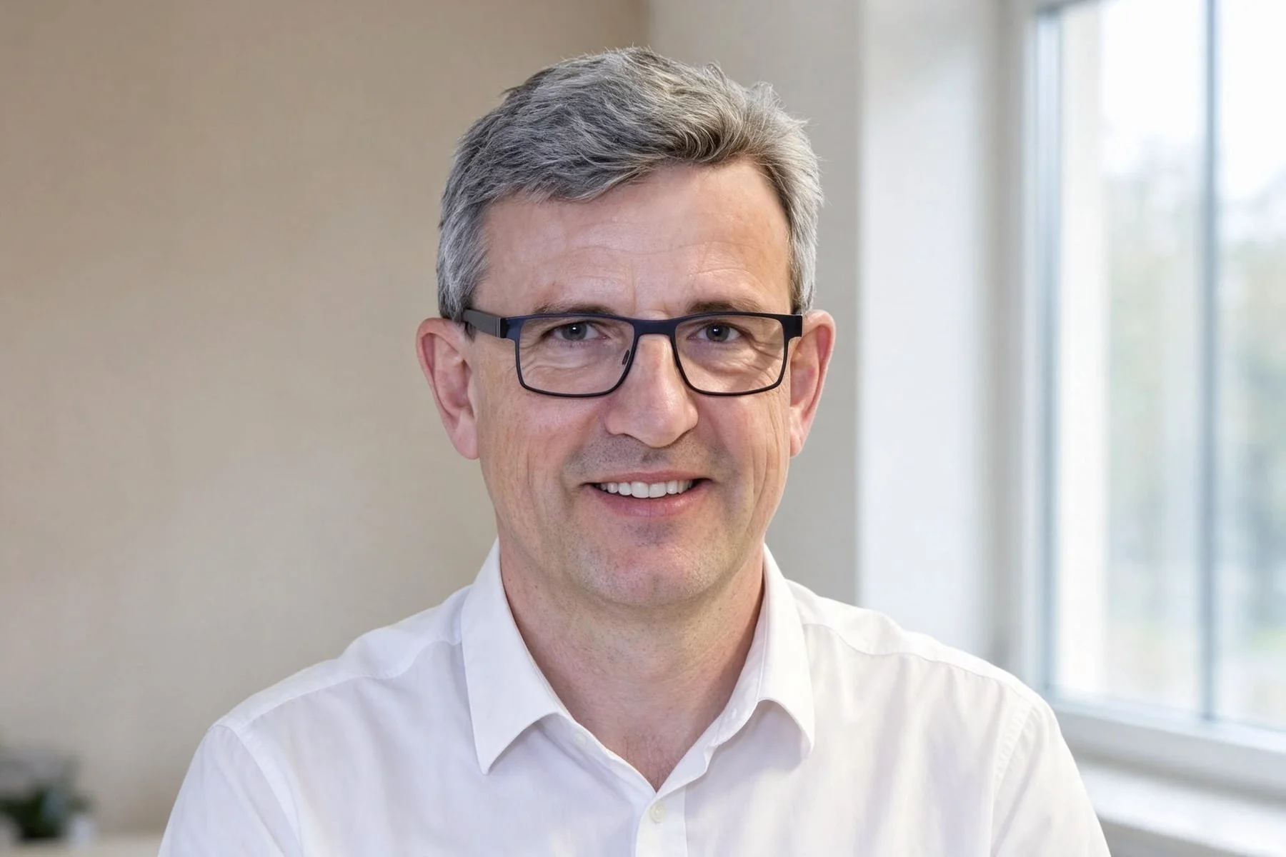 Dr. med. dent. Jos van den Hoek, Fachzahnarzt für Kieferorthopädie